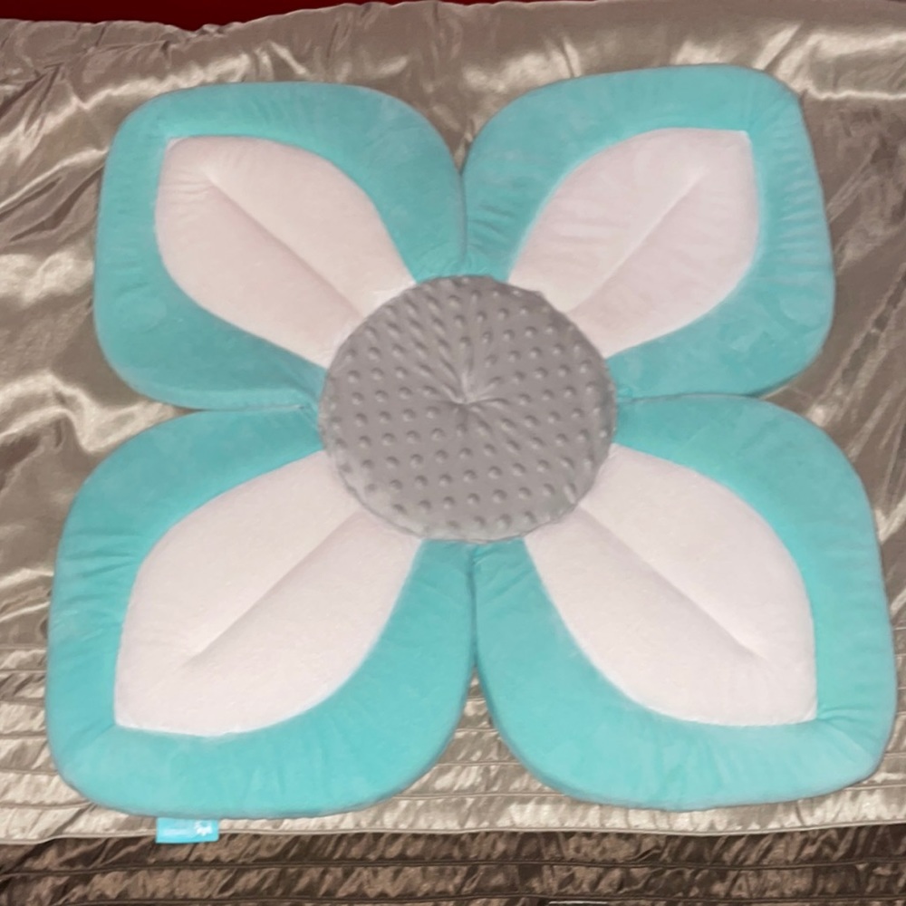 Kids Flower Bath Mat - Aqua and Gray